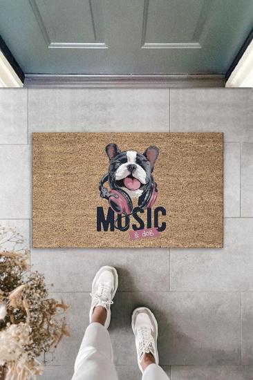 Dijital Baskı Kahverengi Music Yazılı Kulaklıklı Köpek Dekoratif Kapı Paspası K-2042